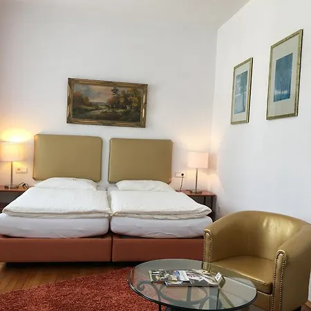 Otel Schloss Hainfeld Swiss House Edenkoben