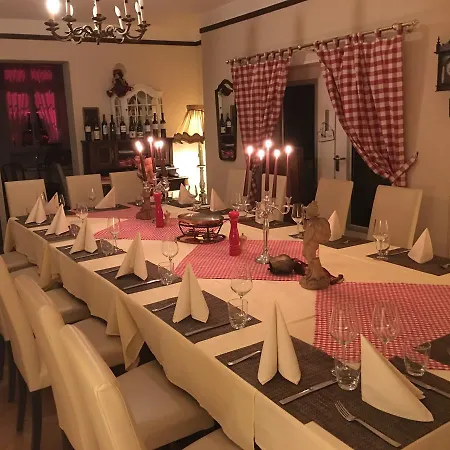 Schloss Hainfeld Swiss House Otel *