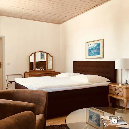 Otel Schloss Hainfeld Swiss House Edenkoben