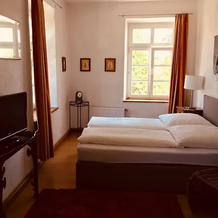 Schloss Hainfeld Swiss House Otel
